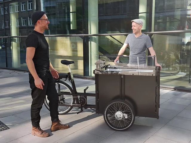 vélo XYZ Cargo noir vendeur de glace été ambulant mobile